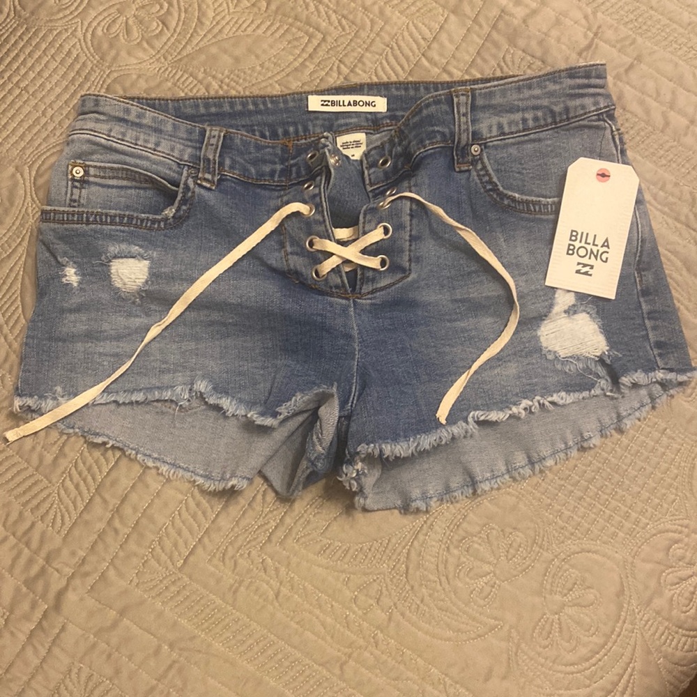 BillaBong denim cut off shorts SZ 26 NWT tie front adorable pair of shorts